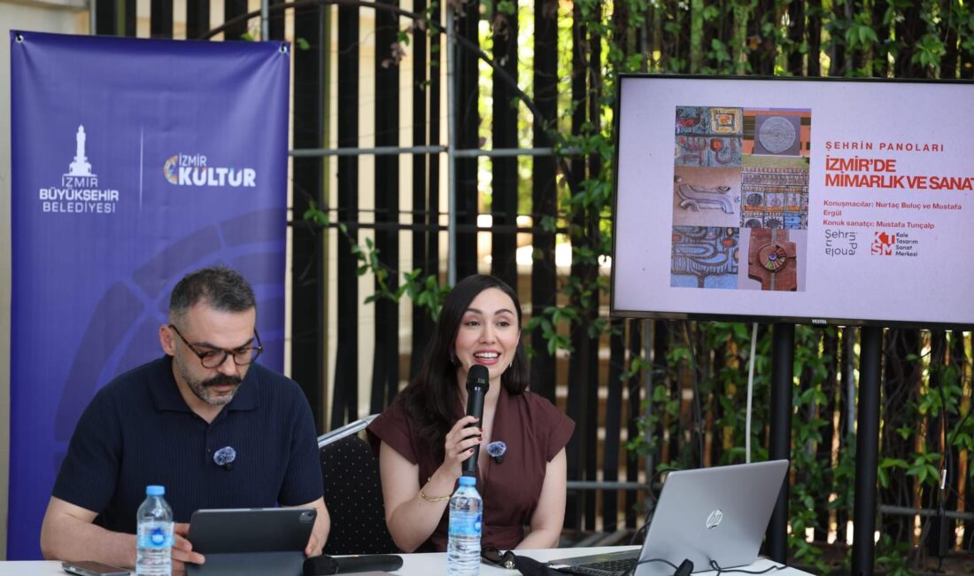 İzmir Şato’da düzenlenen “Şehrin Panoları” etkinliğinde, seramik panoların kent belleğindeki