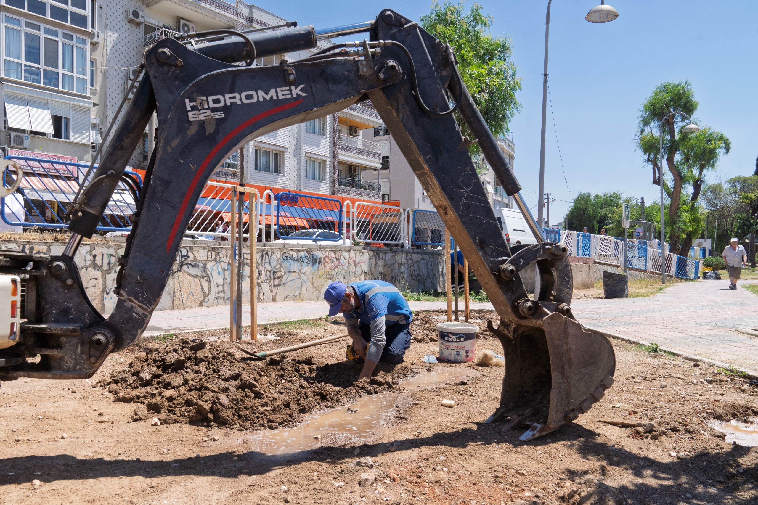 İzmir Büyükşehir Belediyesi, Buca’nın simge yeşil alanlarından Şirinyer Parkı’nda kapsamlı