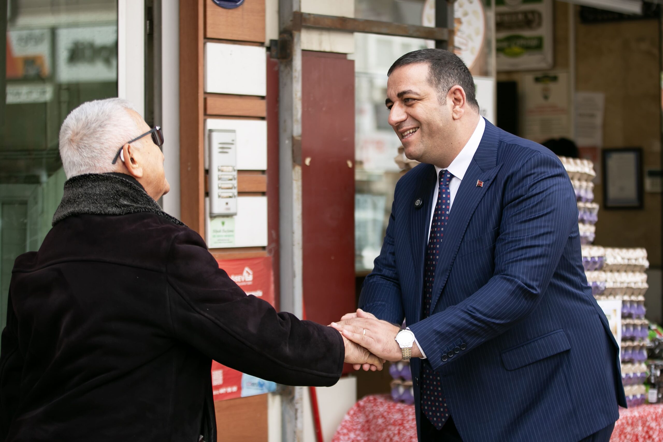 Narlıdere Belediyesi’nin temizlik filosuna kazandırdığı, fil olarak da bilinen 6