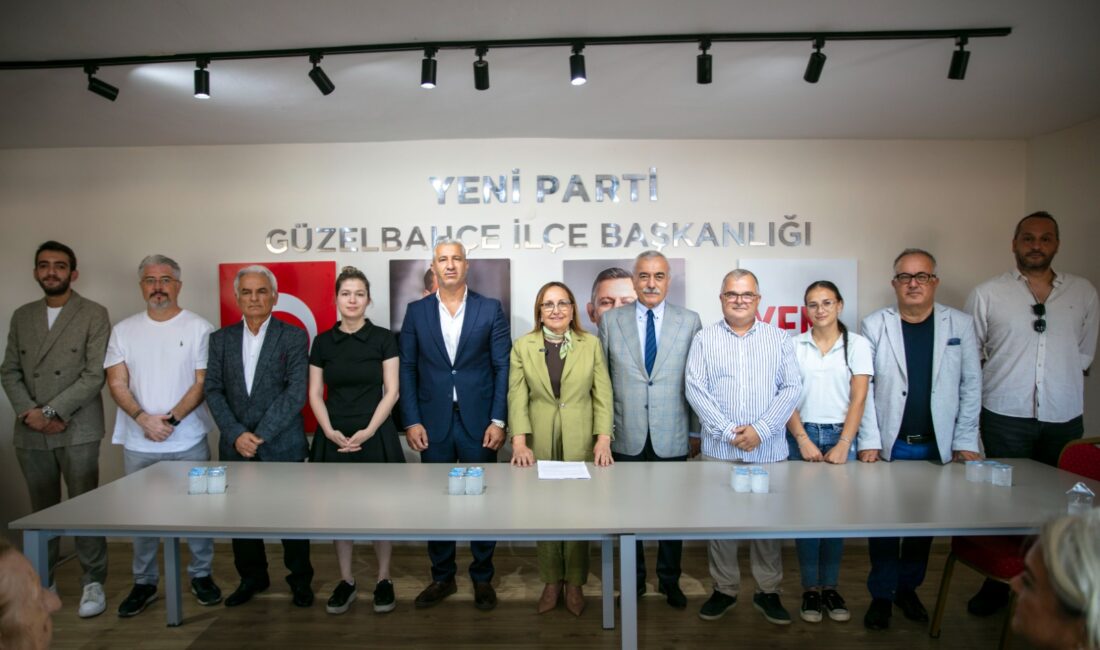 Güzelbahçe Belediye Başkan Vekili Ayşe Akın, 10 belediye meclis üyesi