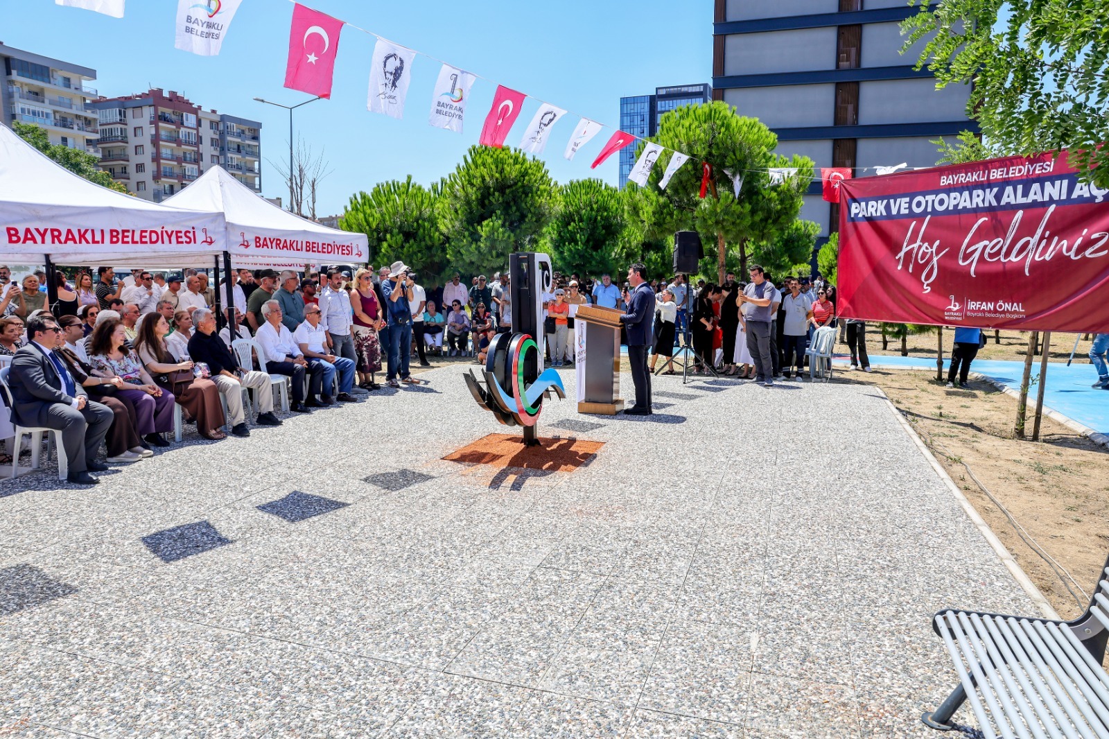Bayraklı Belediyesi, Soğukkuyu Mahallesi’nde yapımını tamamladığı Mehmet Ali Sarızeybekler Parkı