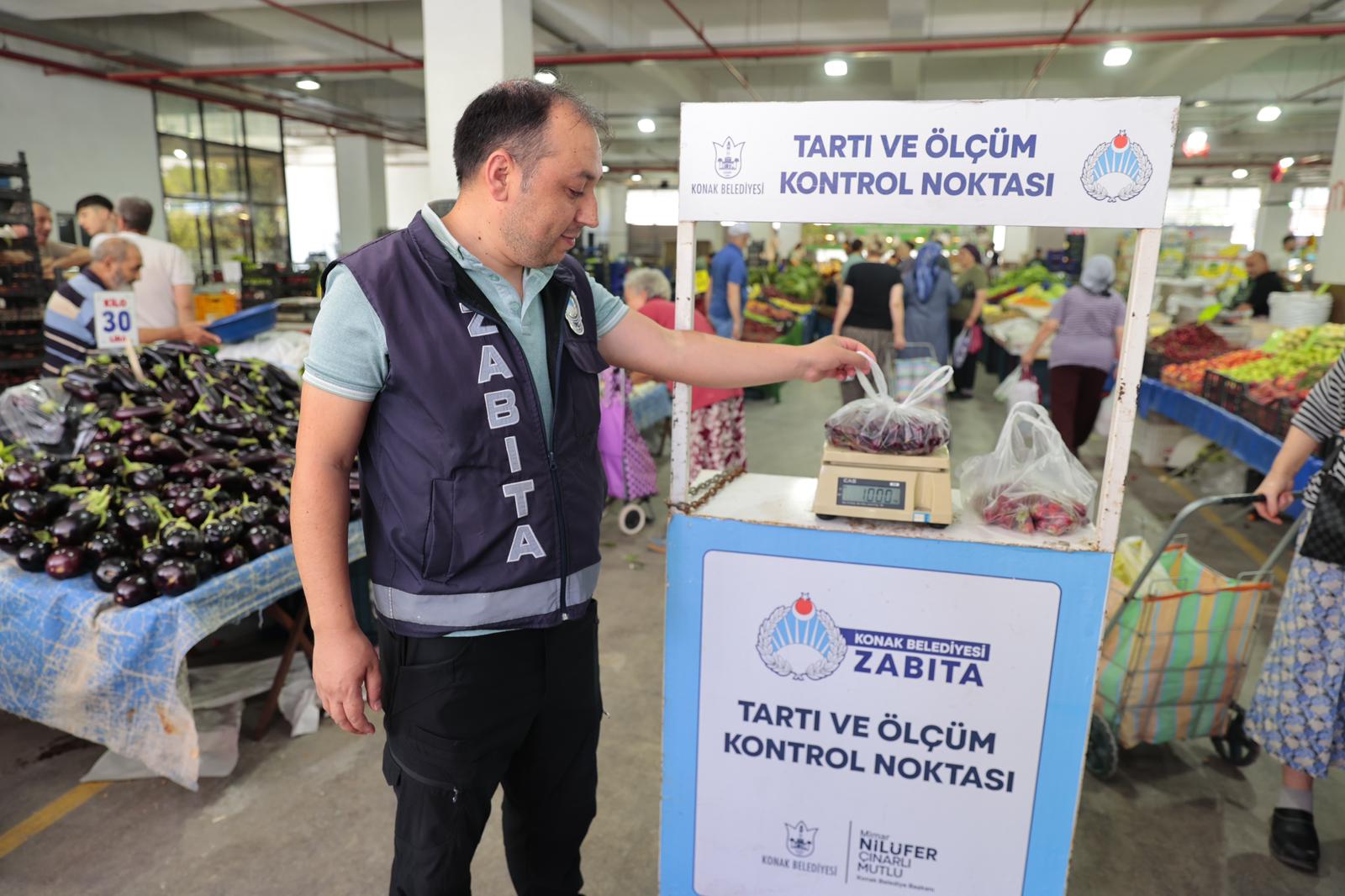 Konak Belediyesi Zabıta Müdürlüğünün pazar yerlerinde hizmet veren “Tartı ve