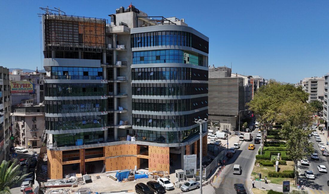 Konak Belediyesi Meclis Üyeleriyle birlikte, yapımında son aşamaya gelinen yeni