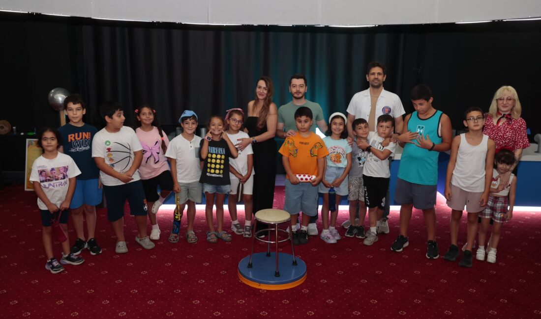Konak Belediyesi Sancar Maruflu Bilim Merkezi’nin çocuklara özel düzenlediği 3D