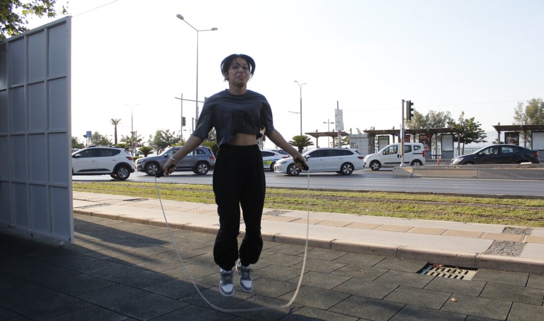 İzmir Büyükşehir Belediyesi’nin Türkiye’de ilk defa hayata geçirdiği spor istasyonlarının