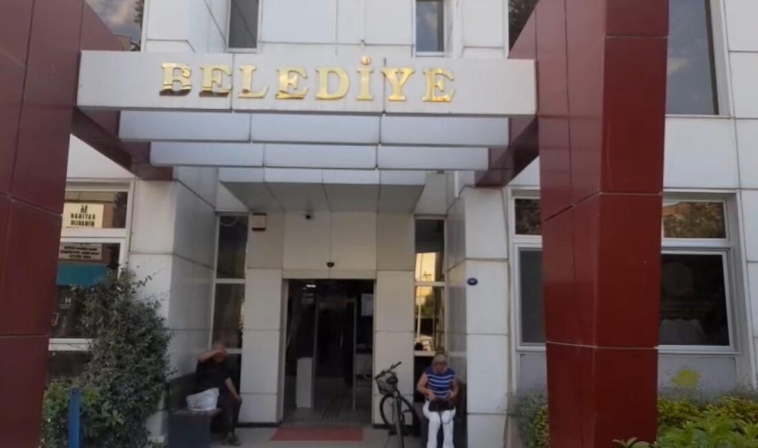 Seferihisar  Belediyesi'ne yönelik yürütülen soruşturma kapsamında Başkan İsmail Yetişkin tutuklanmasının