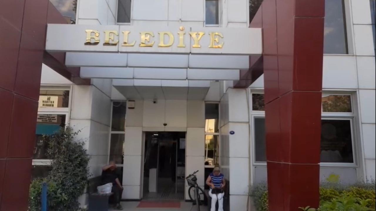 Seferihisar  Belediyesi'ne yönelik yürütülen soruşturma kapsamında Başkan İsmail Yetişkin tutuklanmasının