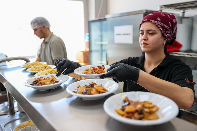 Buca Belediyesi’nin Kent Lokantaları, sunduğu uygun fiyatlı ve sağlıklı menülerle