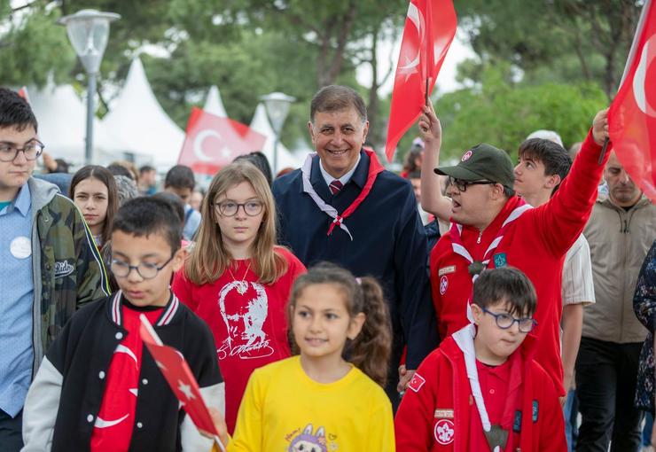 İzmir Büyükşehir Belediyesi, UNICEF Türkiye ve Ege Sağlık Vakfı iş