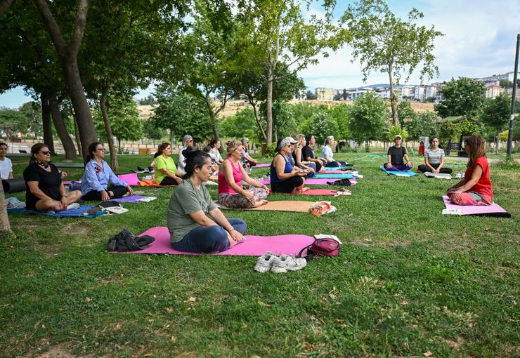 


Bornova Belediyesi, kadınlara yönelik gerçekleştirdiği sosyal ve kültürel projelere bir