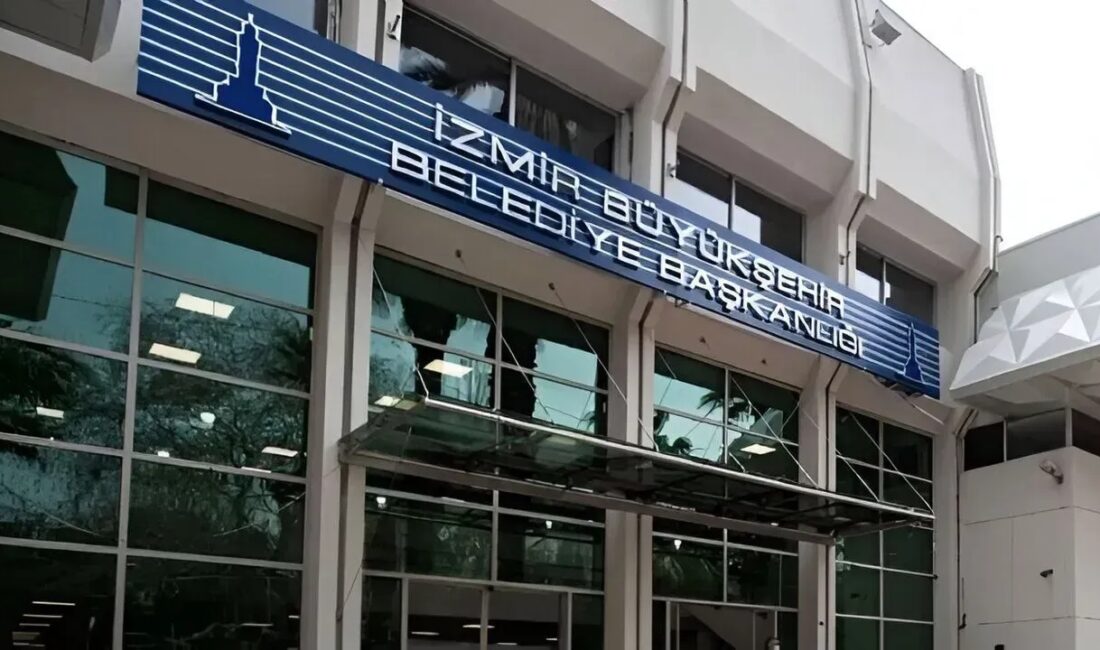İzmir Büyükşehir Belediye Başkanı Cemil Tugay kadro revizyonuna devam ediyor.