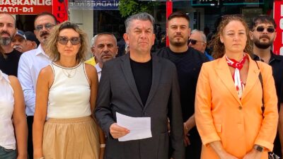 CHP Seferihisar İlçe Başkanı Rahmi Tezel Çınar ve ilçe yönetimi,