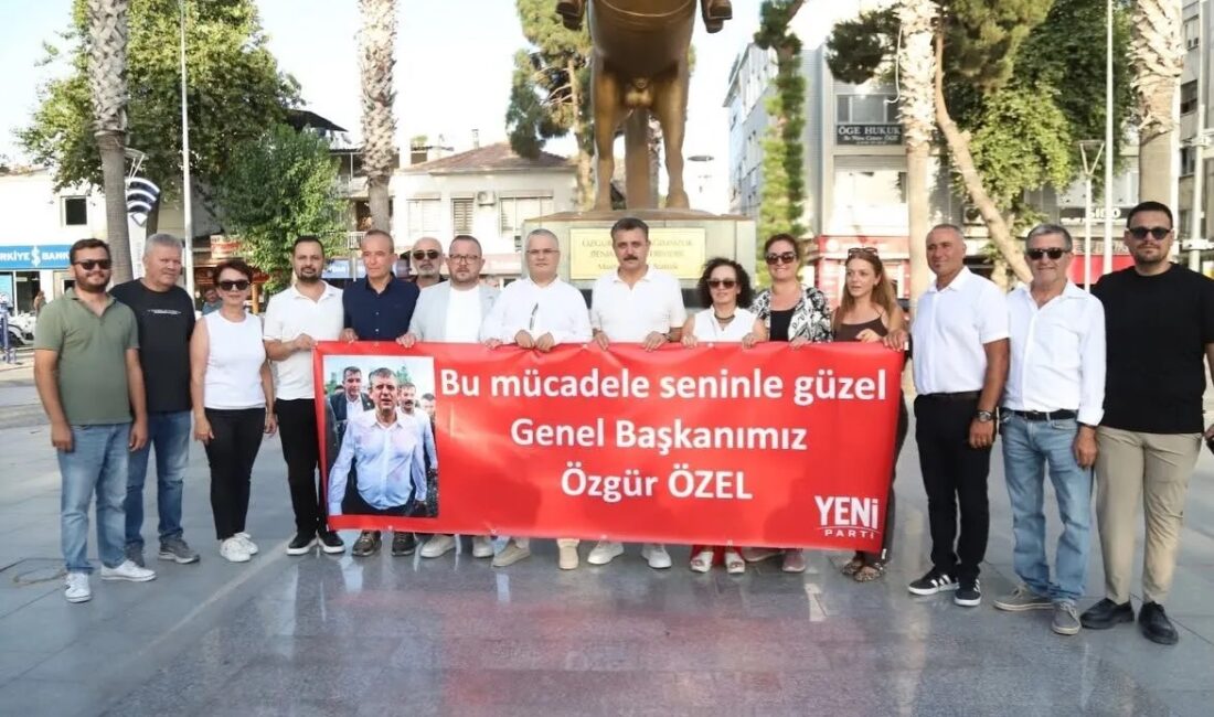 Özgür Özel Yeni Parti'nin kuruluşunu ilan ettikten sonra CHP'den istifalar