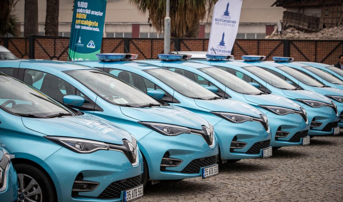 İzmir Büyükşehir Belediyesi, hizmet filosundaki 100 elektrikli araç sayesinde  yaklaşık