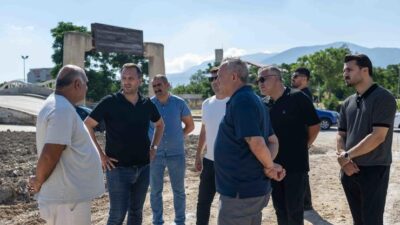 Bornova Belediye Başkanı Ömer Eşki, Yeşilçam Mahallesi'nde yapılacak yatırımları yerinde