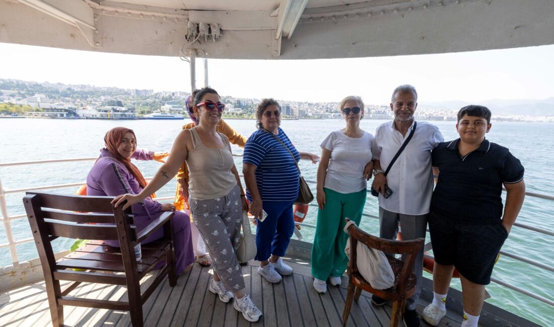 İzmir Büyükşehir Belediyesi’nin düzenlediği Körfez turu, yaza renk kattı. Tarihi