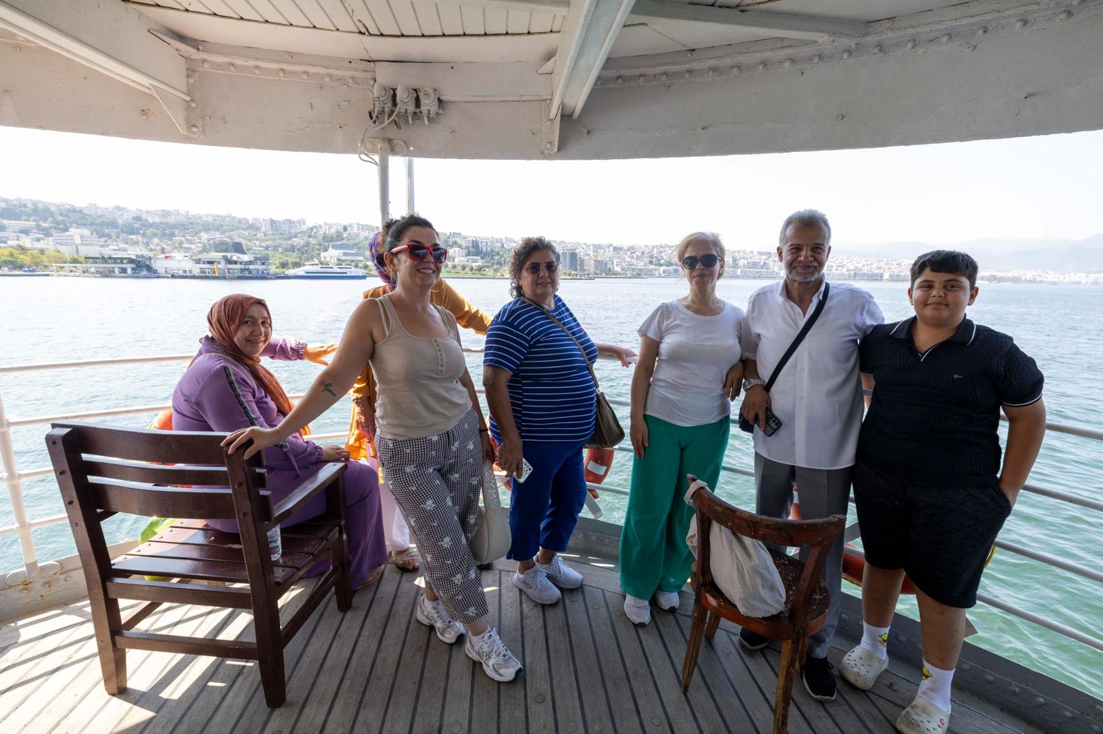 İzmir Büyükşehir Belediyesi’nin düzenlediği Körfez turu, yaza renk kattı. Tarihi