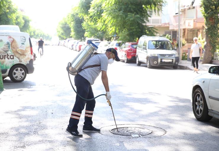 Karşıyaka Belediyesi, yıl boyunca kesintisiz sürdürdüğü haşere ve sivrisinek mücadelesine
