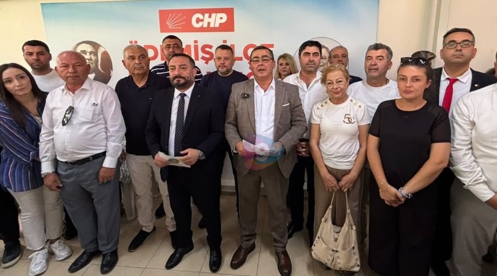 Özgür Özel'in Yeni Parti'yi ilan etmesinden sonra CHP Ödemiş'te toplu
