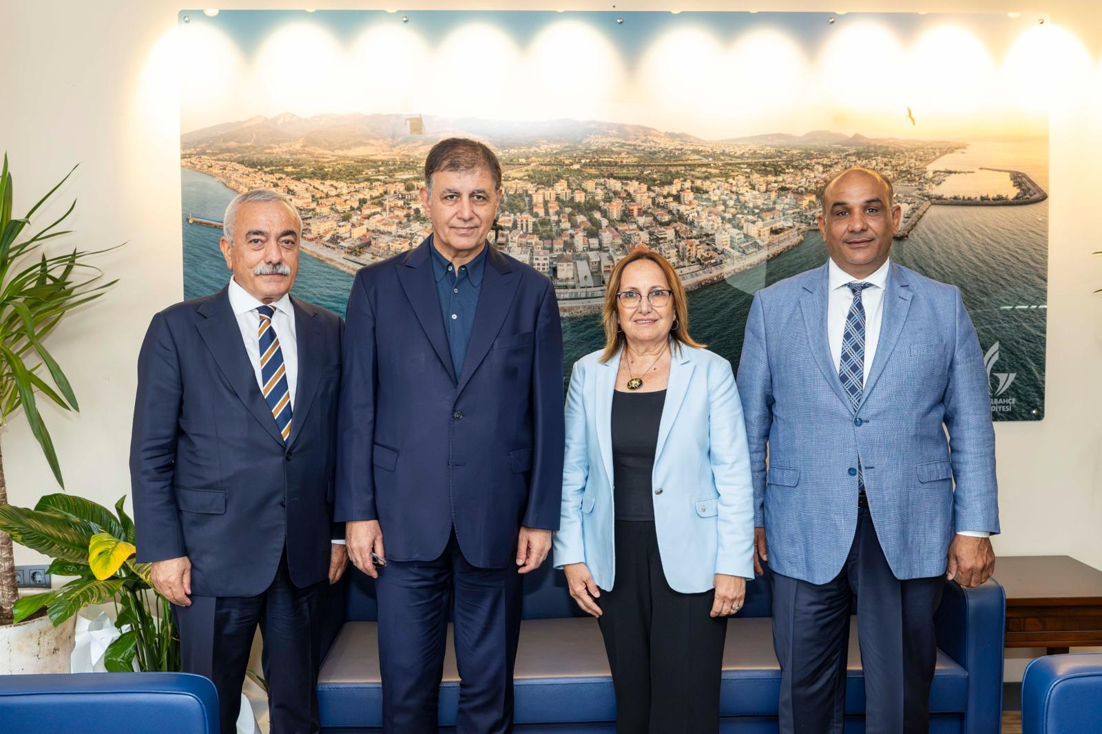 İzmir Büyükşehir Belediye Başkanı Dr. Cemil Tugay, Güzelbahçe Belediye Başkan