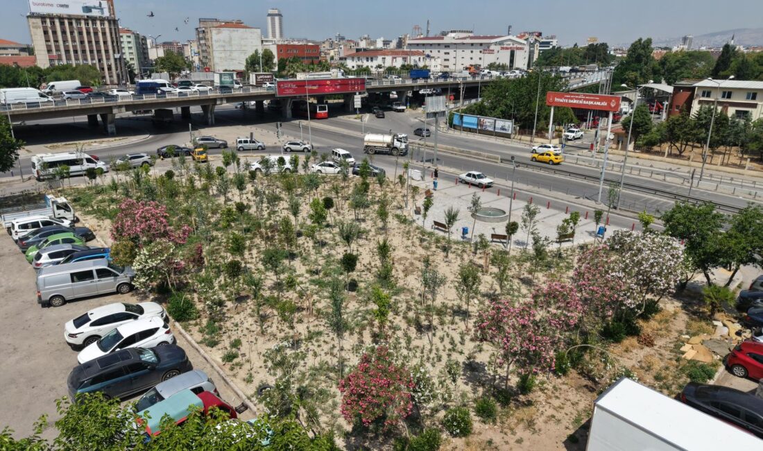 İzmir Büyükşehir Belediyesi Meslek Fabrikası kurslarına katılan 56 yaşındaki Belgin