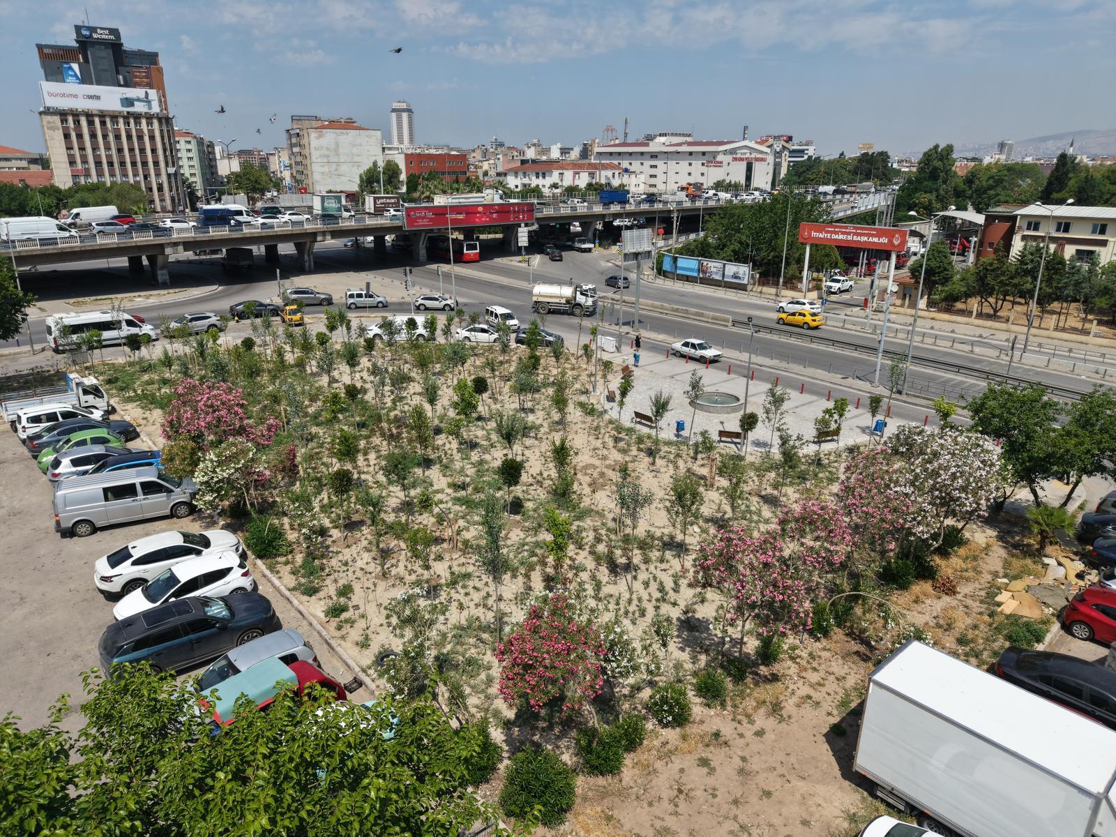 İzmir Büyükşehir Belediyesi Meslek Fabrikası kurslarına katılan 56 yaşındaki Belgin