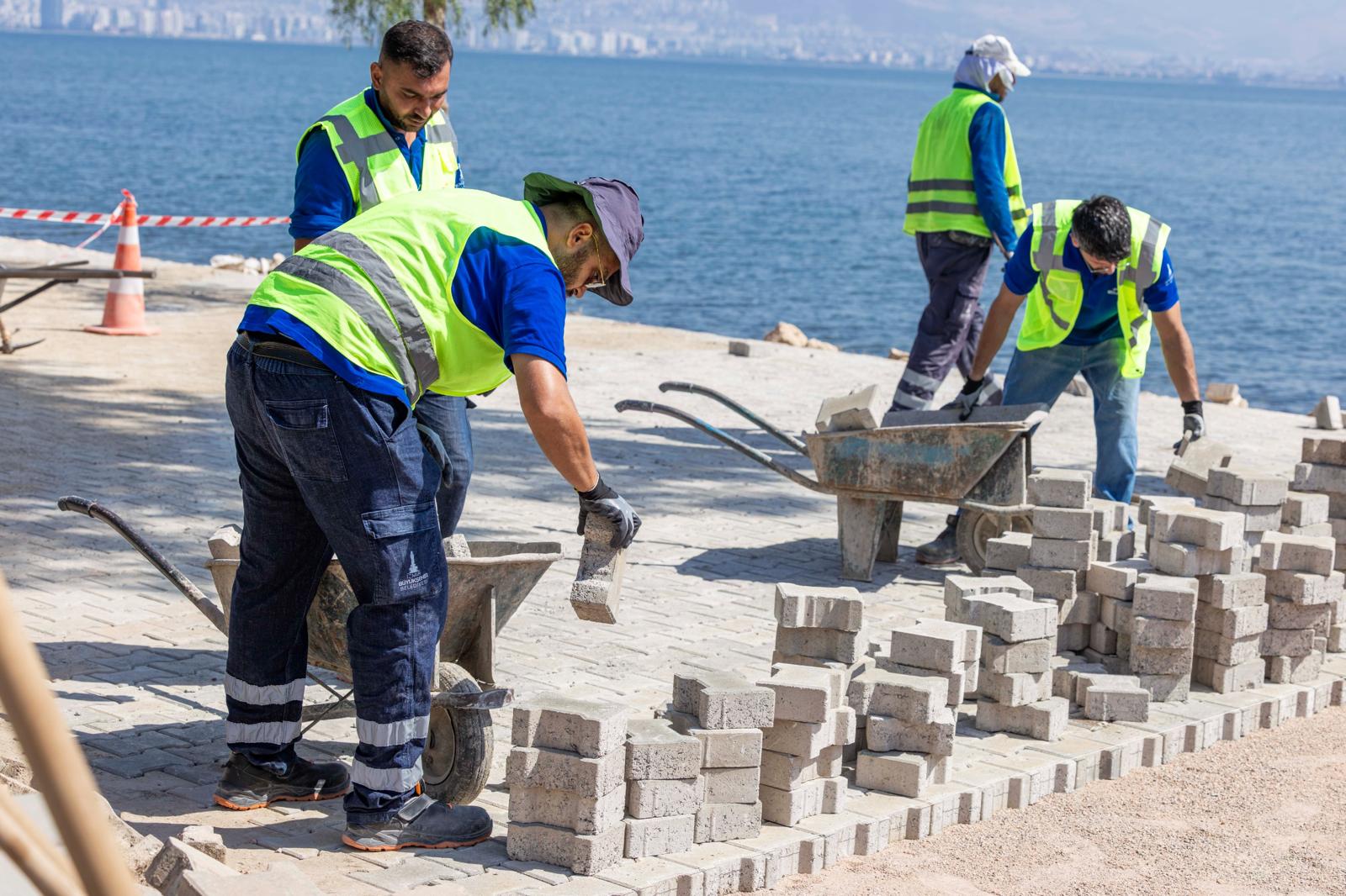 İzmir Büyükşehir Belediyesi, İnciraltı Kent Ormanı'nda kapsamlı yenileme çalışması başlattı.