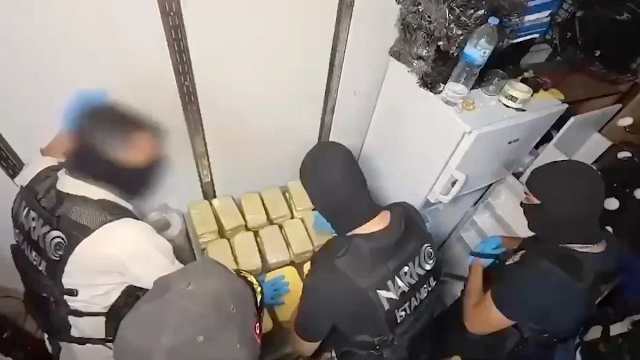 İçişleri Bakanlığı, eş zamanlı operasyonlarda çok miktarda uyuşturucu madde ele