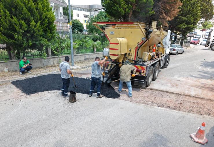 Karşıyaka Belediyesi, ilçe genelindeki yolları daha güvenli ve modern bir