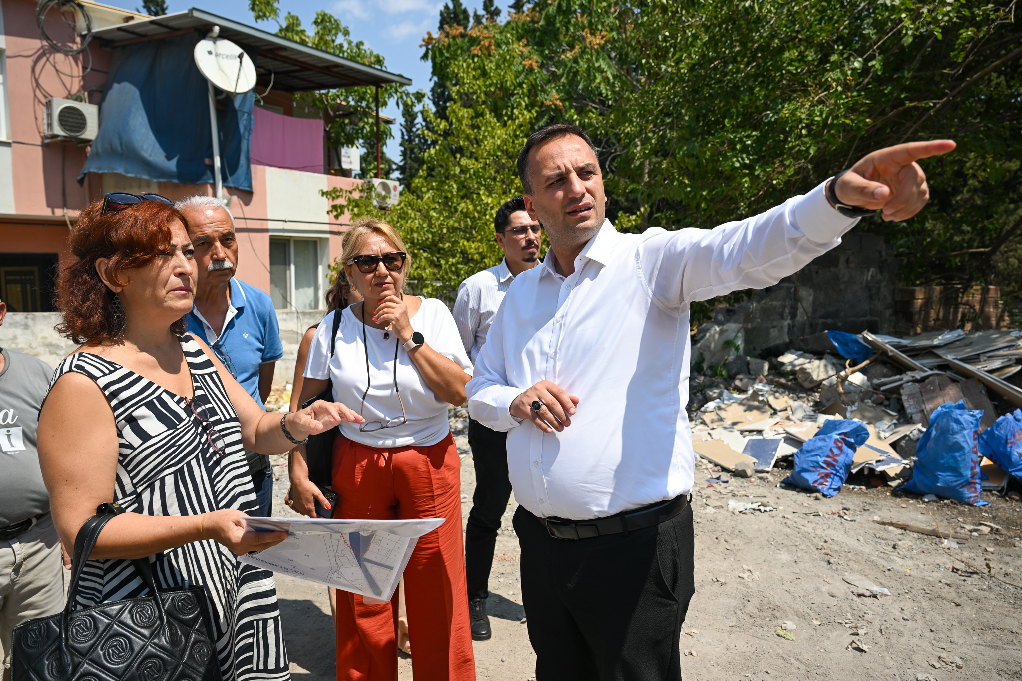 Bornova Belediye Başkanı Ömer Eşki, Serintepe Mahallesi’nde (Kandere) kronikleşen trafik