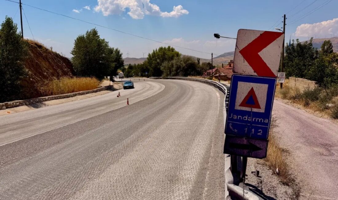 Yıkama çalışmaları boyayı çıkarmayınca beş kilometrelik bölüm iş makineleriyle kazındı.