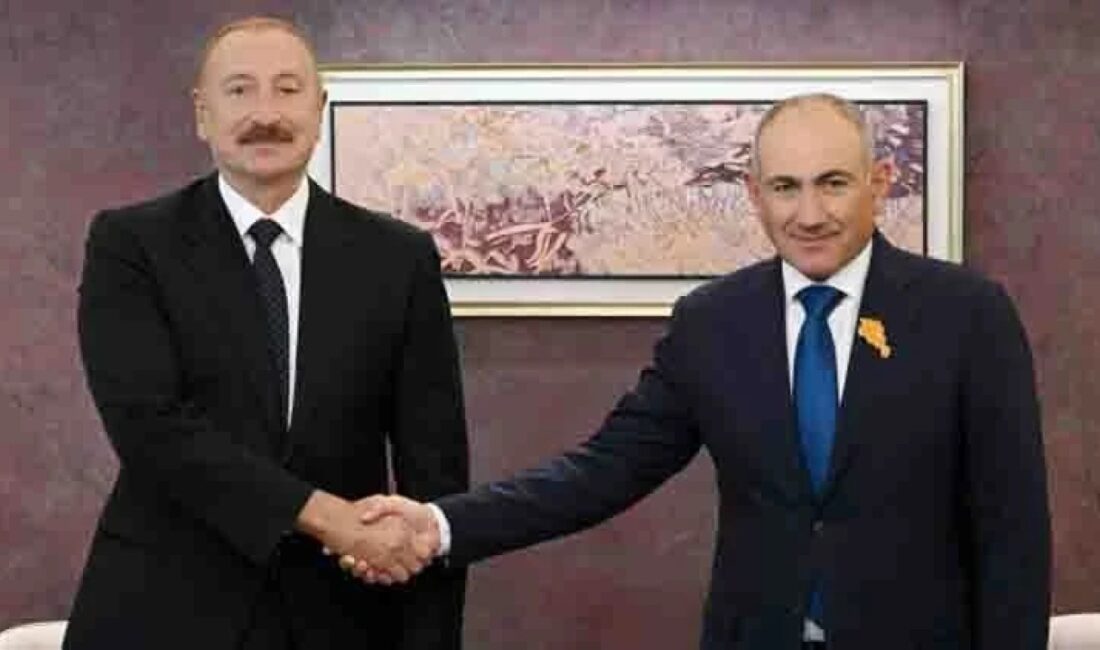 Azerbaycan Cumhurbaşkanı İlham Aliyev ile Ermenistan Başbakanı Nikol Paşinyan, Bişkek'te