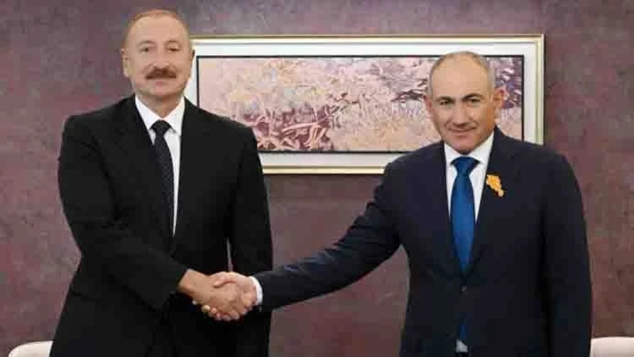 Azerbaycan Cumhurbaşkanı İlham Aliyev ile Ermenistan Başbakanı Nikol Paşinyan, Bişkek'te