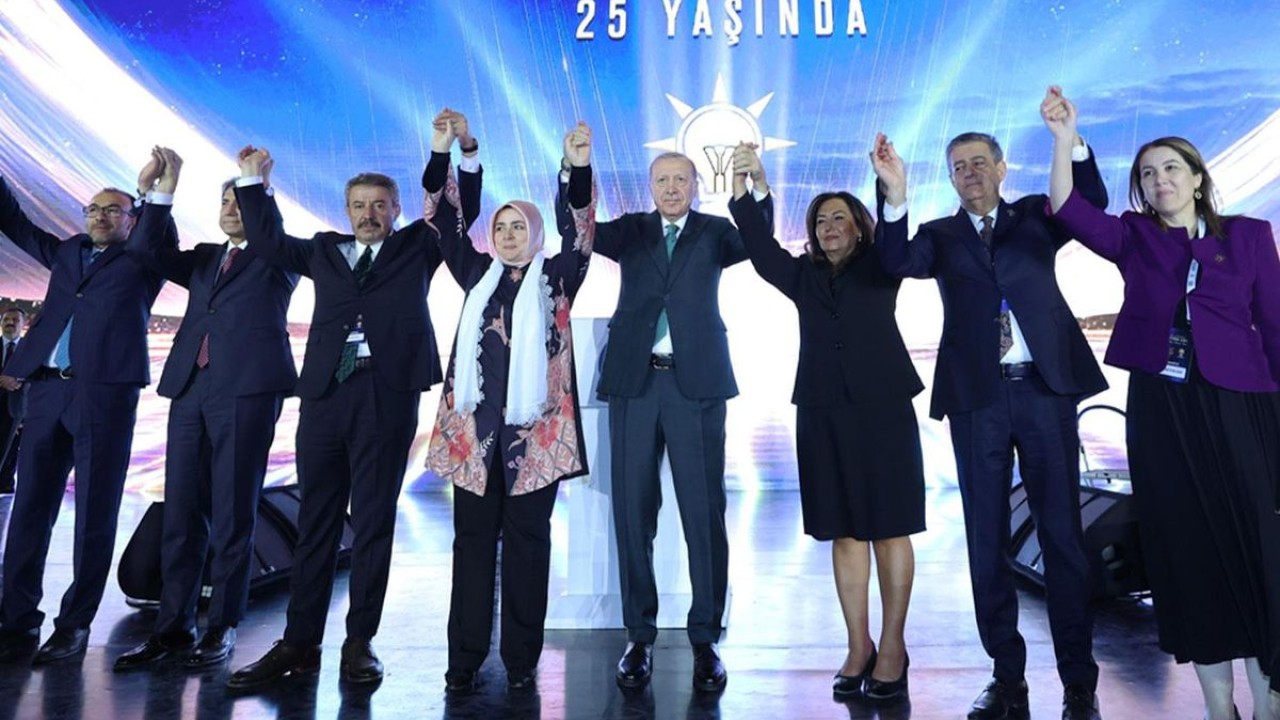 Sinan Burhan, AK Parti'nin 25. kuruluş yıldönümü programındaki gelişmelerin ardından