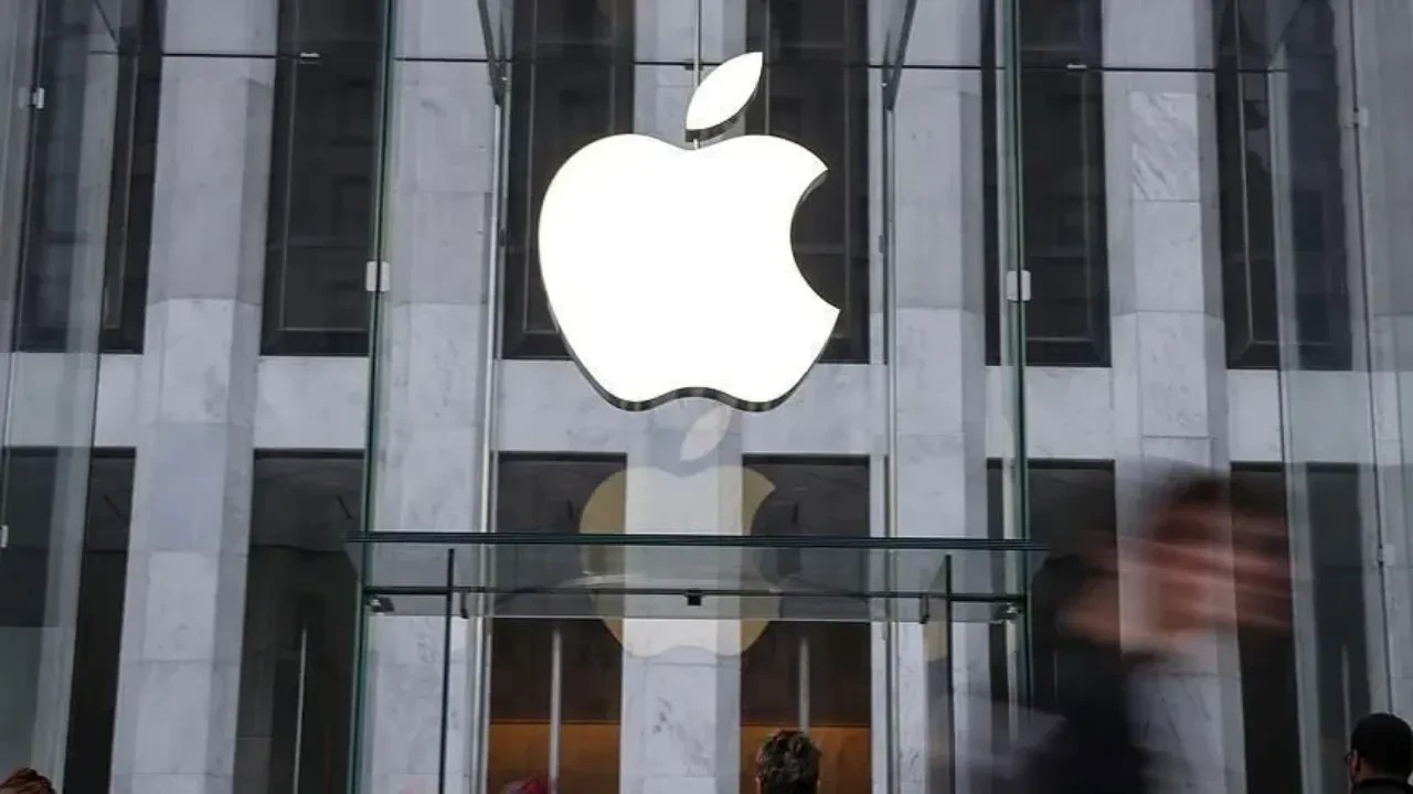 Apple'ın iPhone Ultra adlı ilk katlanabilir iPhone'unun Eylül ayında yalnızca