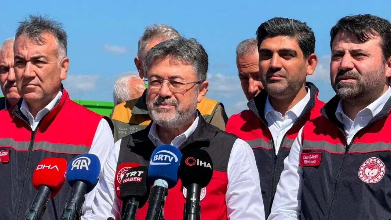 Bakan Yumaklı, arpa ve buğday hasadının ülke genelinde yüzde 93