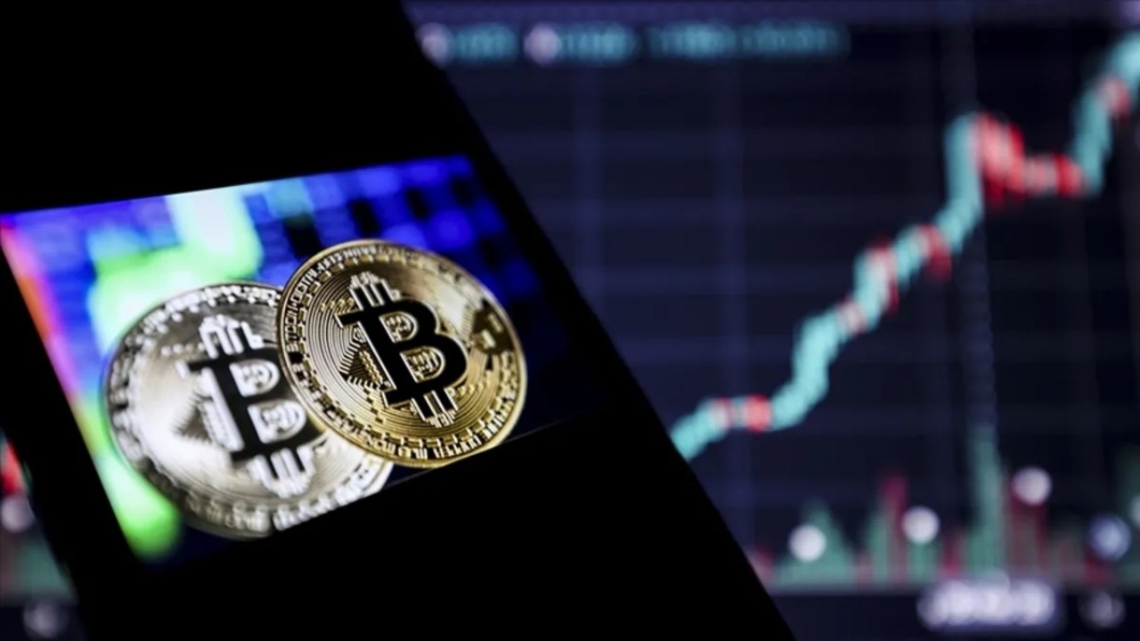 Bitcoin kısa sürede güçlü bir yükseliş kaydetti. Hareket, ABD makro