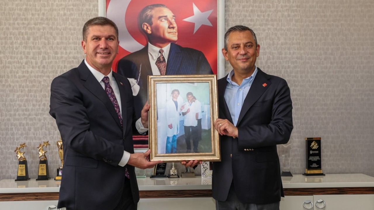 Burdur Belediye Başkanı Ali Orkun Ercengiz, CHP'den istifa eden 15