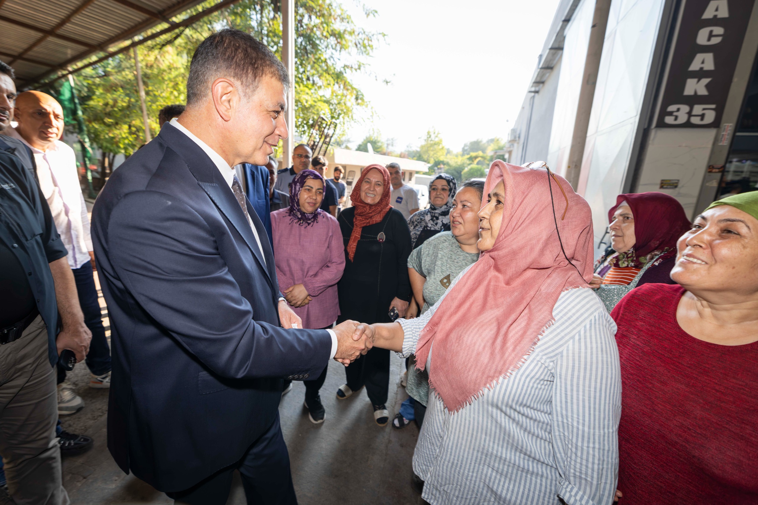 İzmir Büyükşehir Belediye Başkanı Dr. Cemil Tugay, İzmir Sebze ve
