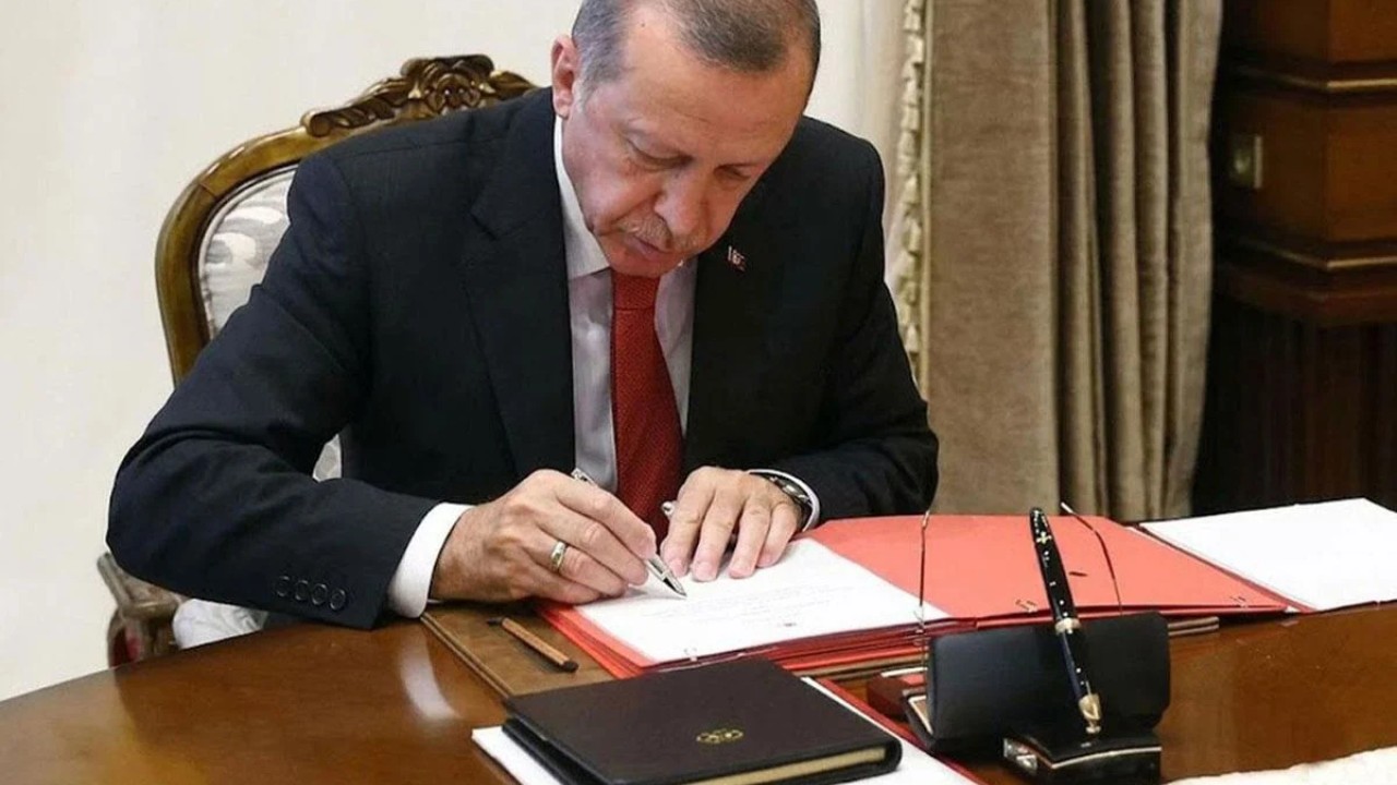 Resmi Gazete'de yayımlanan kararla Ticaret Bakanlığı'ndaki birçok gümrük ve dış