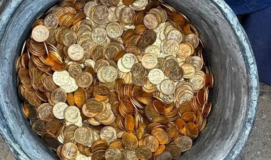 Tadilat yapan işçilerin bir binanın bodrum duvarında bulduğu altının değeri