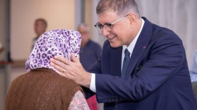 İzmir Büyükşehir Belediyesi, ihtiyaç sahibi emeklilere yönelik Emekli Desteği Programı’nı