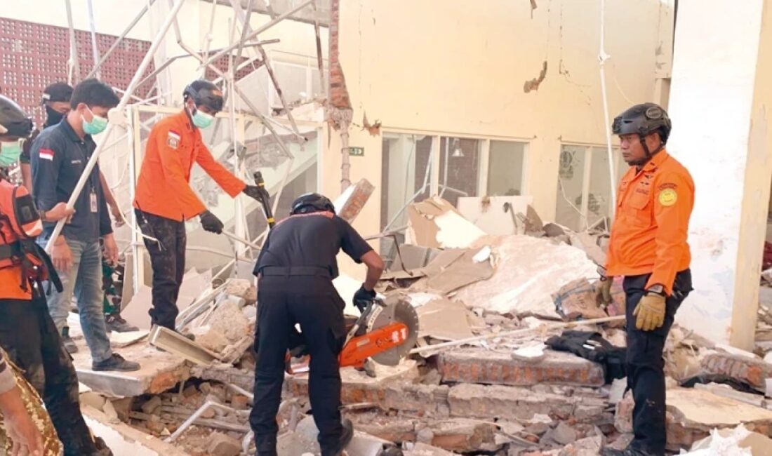 Flores Adası açıklarında meydana gelen 7,7 büyüklüğündeki depremde en az