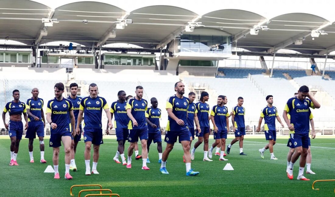 Como, Fenerbahçe’de forma giyen Diego Carlos için yeniden devreye girdi.