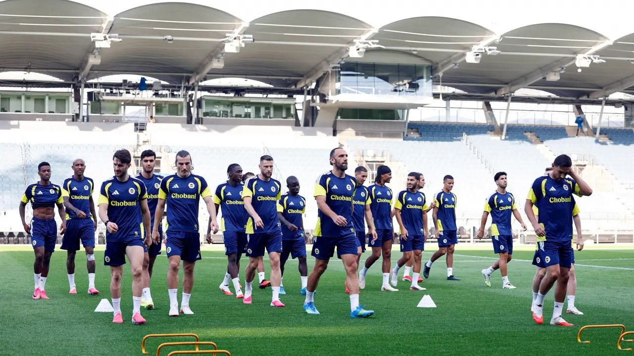 Como, Fenerbahçe’de forma giyen Diego Carlos için yeniden devreye girdi.