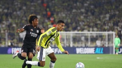 Fenerbahçe, UEFA Şampiyonlar Ligi Play-Off rövanşında Olympique Lyon'a konuk olacak.