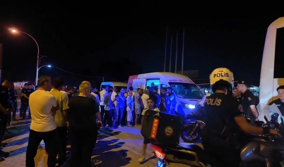 Bursa'nın Gemlik ilçesinde düzenlenen uygulamaya yaklaşık 1.000 polis katıldı. Denetimler