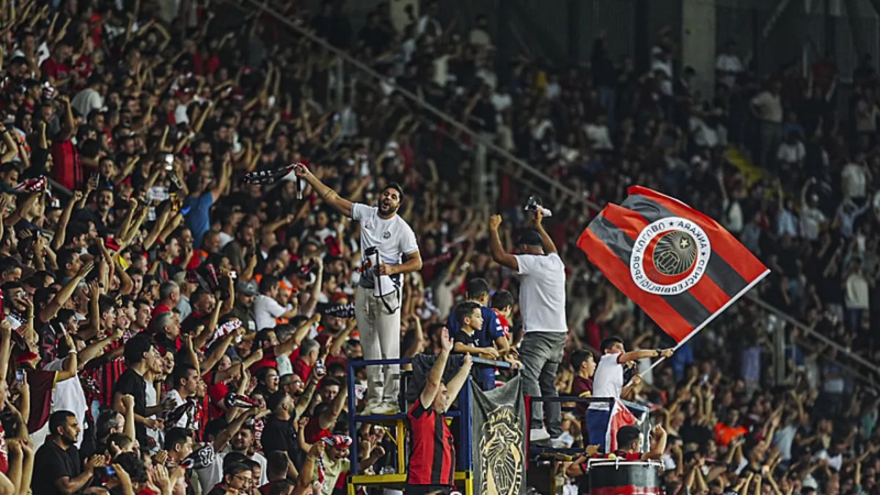 Süper Lig'in ilk haftasındaki Gençlerbirliği - Fenerbahçe karşılaşmasında küçük bir