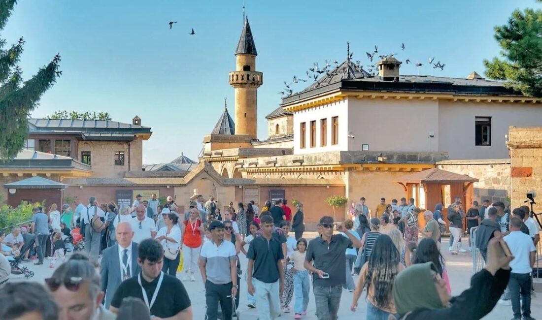 Nevşehir'de düzenlenen anma programında Hacı Bektaş Veli'nin öğretileri ön plana