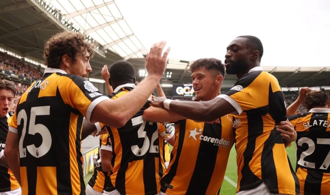 Hull City, Premier Lig'in açılış haftasında Manchester United'ı 2-0 mağlup